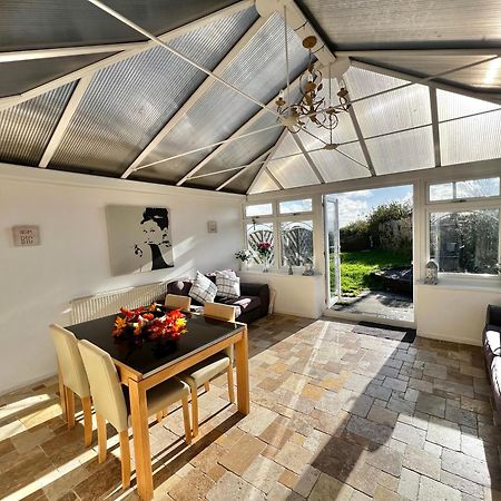 2 Bedroom Holiday Home In The Heart Of West Wales سانت كليرز المظهر الخارجي الصورة