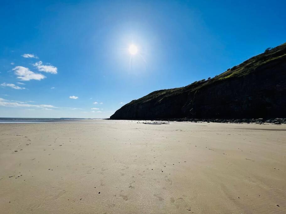 2 Bedroom Holiday Home In The Heart Of West Wales سانت كليرز المظهر الخارجي الصورة