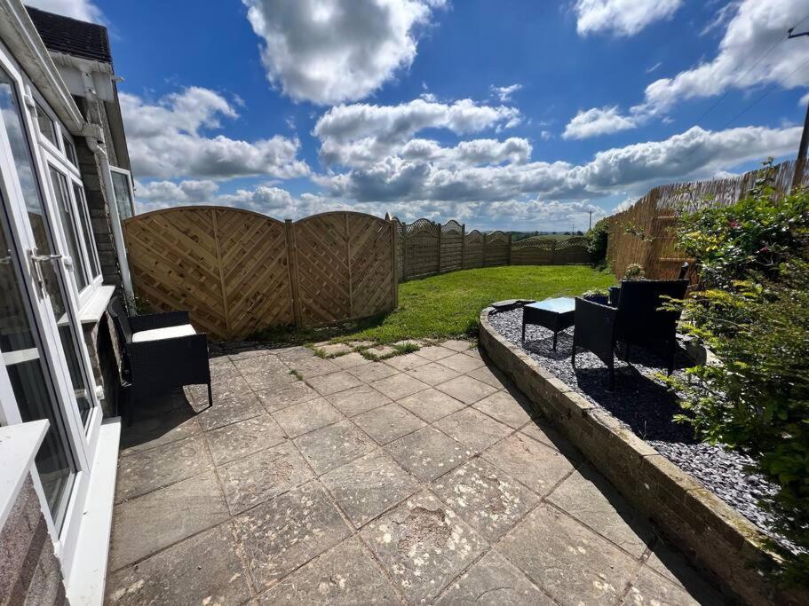 2 Bedroom Holiday Home In The Heart Of West Wales سانت كليرز المظهر الخارجي الصورة
