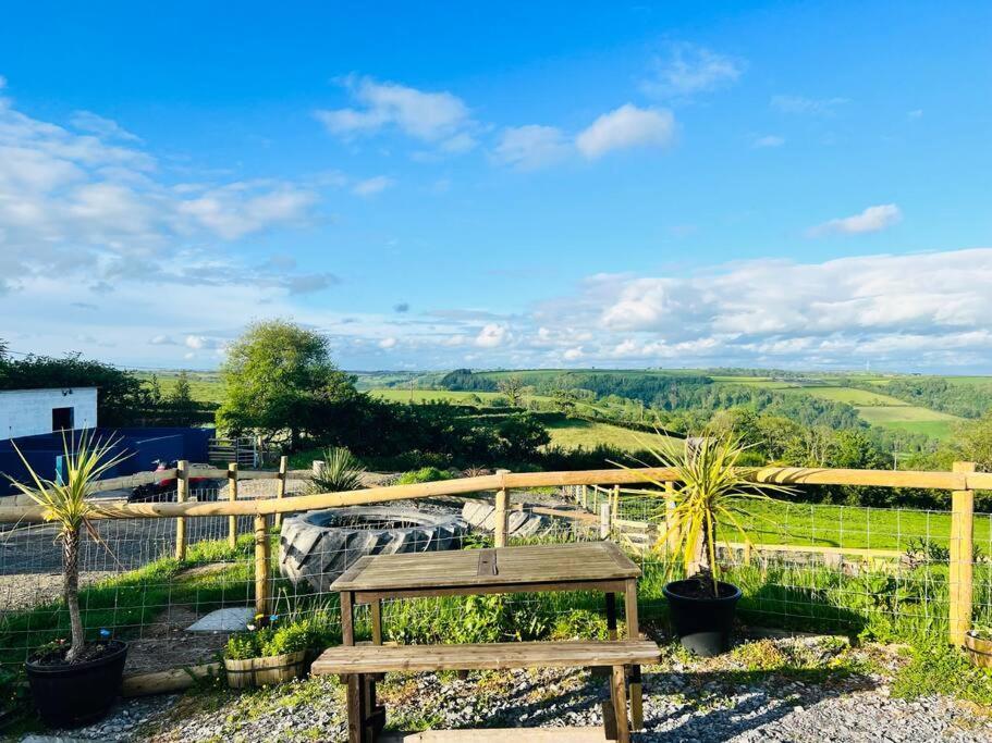 2 Bedroom Holiday Home In The Heart Of West Wales سانت كليرز المظهر الخارجي الصورة