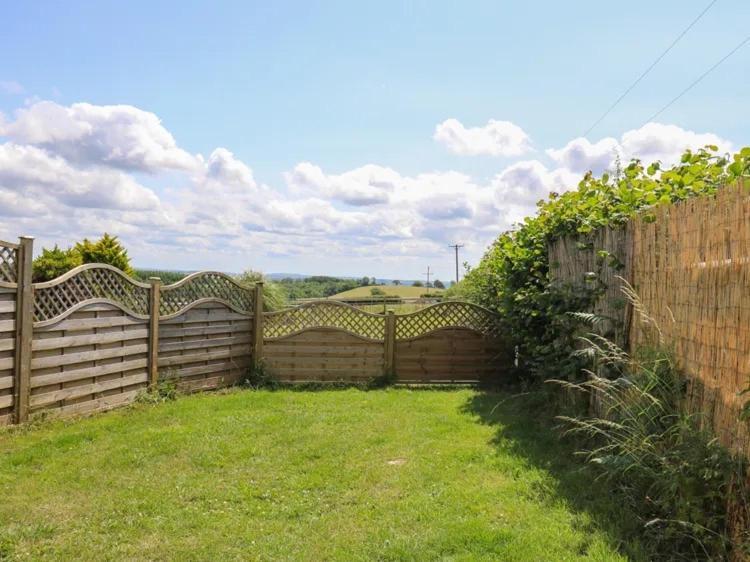 2 Bedroom Holiday Home In The Heart Of West Wales سانت كليرز المظهر الخارجي الصورة
