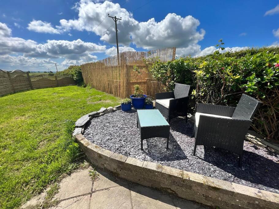 2 Bedroom Holiday Home In The Heart Of West Wales سانت كليرز المظهر الخارجي الصورة