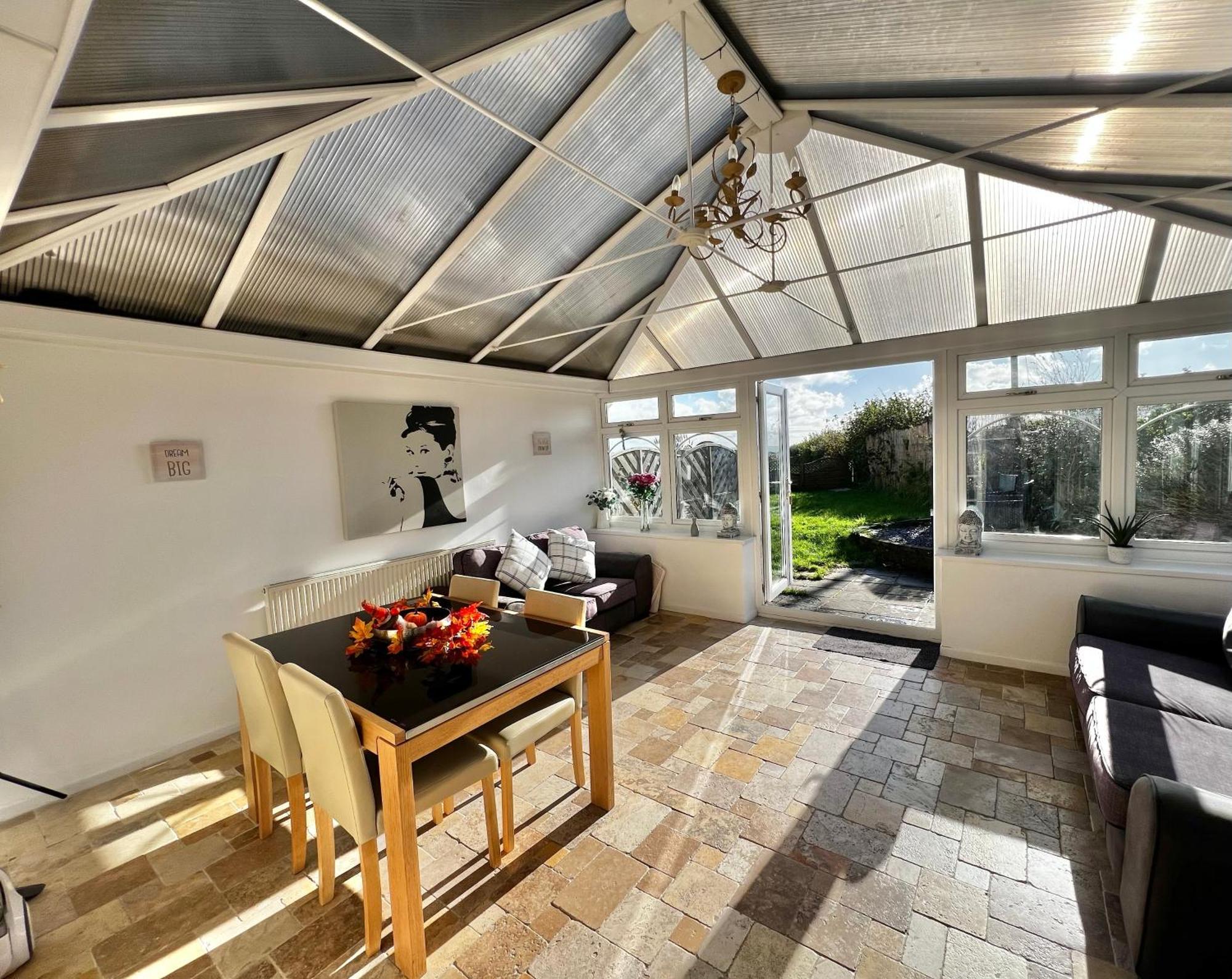 2 Bedroom Holiday Home In The Heart Of West Wales سانت كليرز المظهر الخارجي الصورة